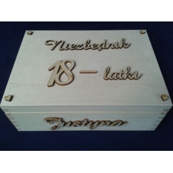 Niezbędnik 18-latki Justyna , pudełko z przegrodami 22,5x16x7,5cm + wycinanki, 18 urodziny