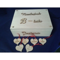 Niezbędnik 18-latki Justyna , pudełko z przegrodami 22,5x16x7,5cm + wycinanki, 18 urodziny