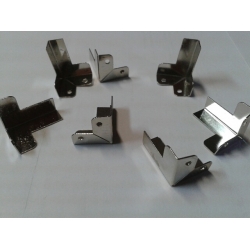 Narożnik metalowy srebrny   wys:2,1cm  /   podstawa  1,6x1,6cm   ,  CENA 1szt, nóżka / okucia metalowe  do pudełek, narożnik srebrny