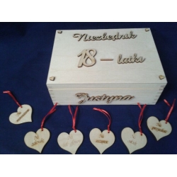 Niezbędnik  18-latki   Justyna ,  pudełko z przegrodami  25,5x20x9cm , 18 urodziny