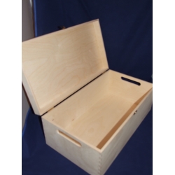 Skrzynia z uchwytami i zatrzaskiem    47x26x18,5cm
