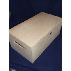 Skrzynia z uchwytami i zatrzaskiem    47x26x18,5cm
