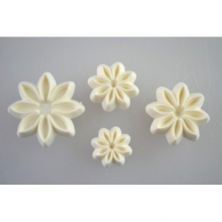FOREMKA PLASTIKOWA KSZTAŁT STOKROTKA 4szt /  od 2-3,5cm / 7342
