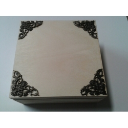 Narożnik 4,5x4,5cm metalowy , bok  4,5x4,5 cm  C411/CM  , CENA  dotyczy 1szt  / okucia metalowe  do pudełek